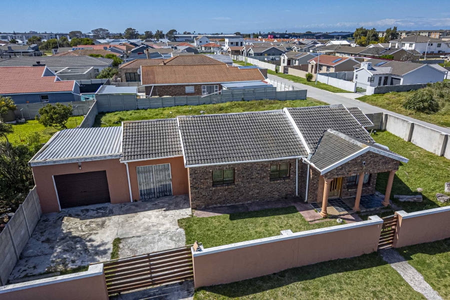 3 Bedroom Property for Sale in Overbaakens Eastern Cape
